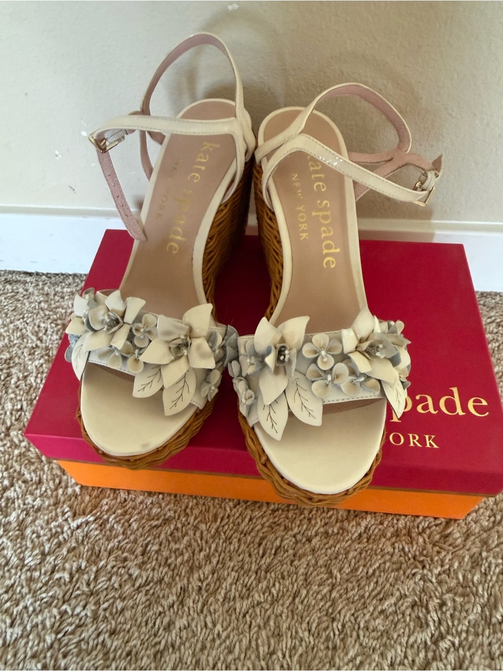 Kate Spade New York Fiori wicker wedge. Size 8